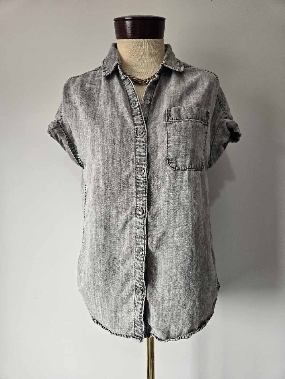 Lola River Tencel Washed Grey Button-Up Denim Short Sleeve Shirt. Size XS